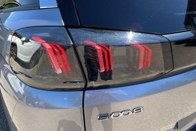PEUGEOT 5008 BLUEHDI 130 EAT8 ALLURE PACK