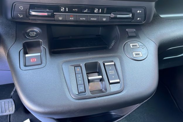 CITROEN BERLINGO HDI 130 EAT8 PLUS SURÉQUIPÉ