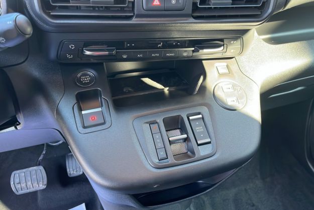 CITROEN BERLINGO HDI 130 EAT8 PLUS SURÉQUIPÉ