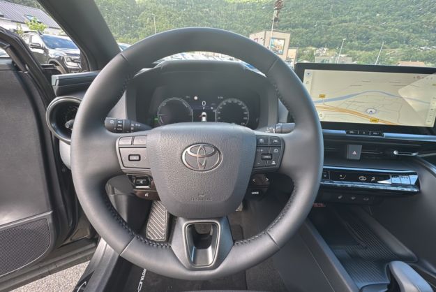 TOYOTA C-HR 1.8 HYBRID 140 DESIGN PLUS