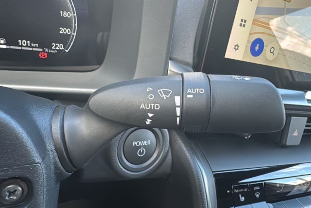 TOYOTA C-HR 1.8 HYBRID 140 DESIGN PLUS