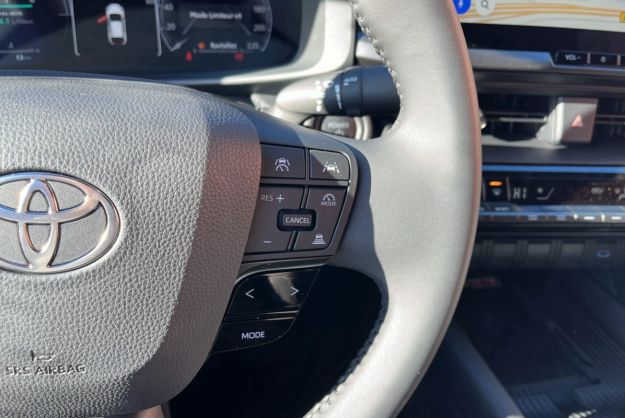 TOYOTA C-HR 1.8 HYBRID 140 DESIGN PLUS