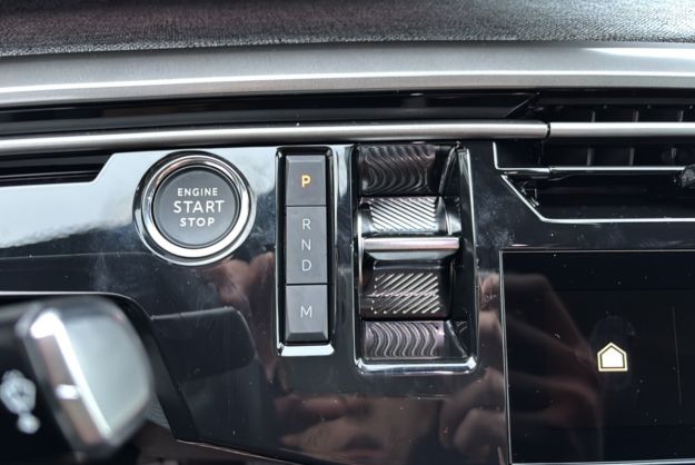 PEUGEOT 3008 HYBRID 136 E-DCS6 ALLURE PLUS