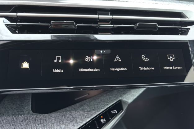 PEUGEOT 3008 HYBRID 136 E-DCS6 ALLURE PLUS