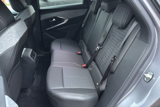 PEUGEOT 3008 HYBRID 136 E-DCS6 ALLURE PLUS