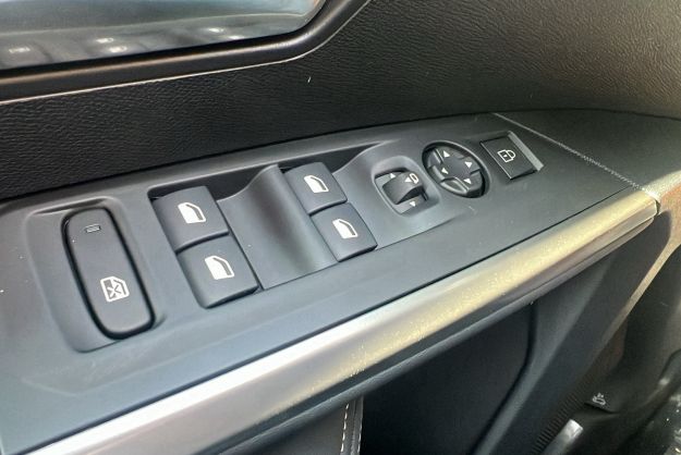 PEUGEOT 3008 HYBRID 136 E-DCS6 ALLURE PLUS