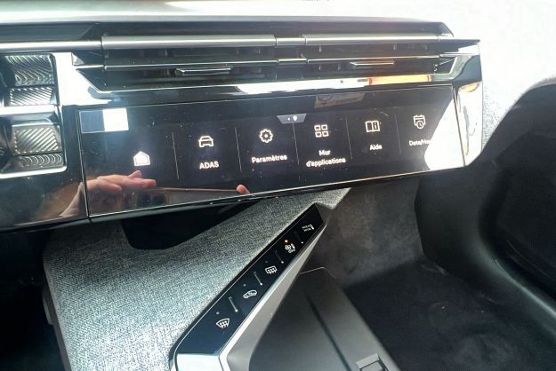 PEUGEOT 3008 HYBRID 136 E-DCS6 ALLURE PLUS