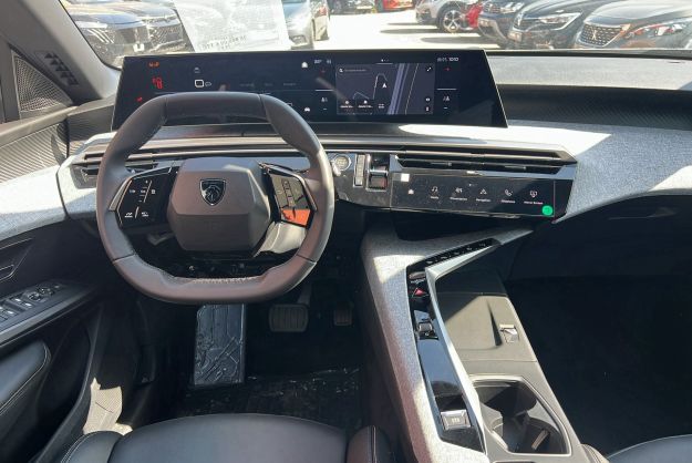 PEUGEOT 3008 HYBRID 136 E-DCS6 ALLURE PLUS