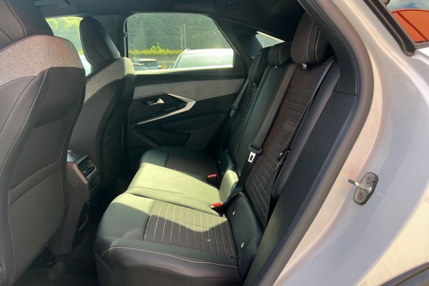 PEUGEOT 3008 HYBRID 136 E-DCS6 ALLURE PLUS