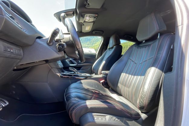 PEUGEOT 308 130 CH EAT8 GT LINE