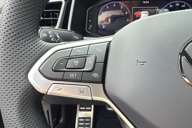 VOLKSWAGEN T-ROC TSI 150 DSG7 R-LINE