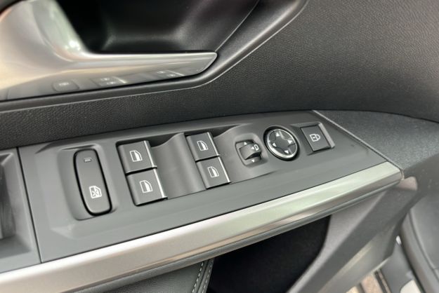PEUGEOT 5008 HYBRID 145 E-DCS6 GT 360 7PL