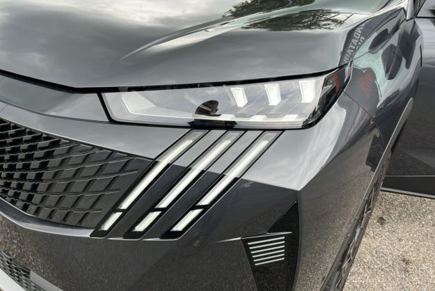 PEUGEOT 5008 HYBRID 145 E-DCS6 GT 360 7PL