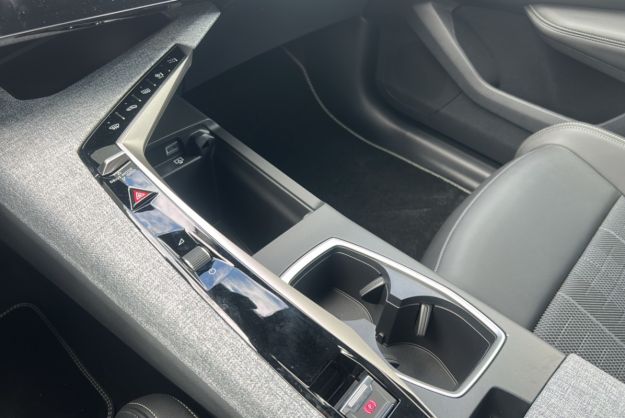 PEUGEOT 5008 HYBRID 145 E-DCS6 GT 360 T.O