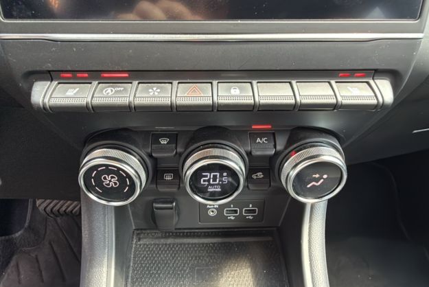 RENAULT CAPTUR 1.3 TCE 140 EDC INTENS