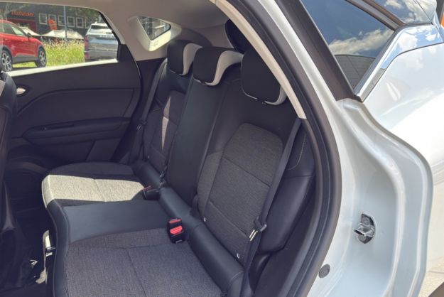 RENAULT CAPTUR 1.3 TCE 140 EDC INTENS