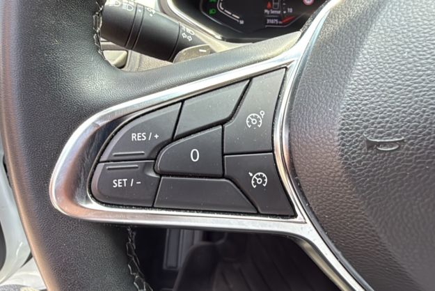 RENAULT CAPTUR 1.3 TCE 140 EDC INTENS