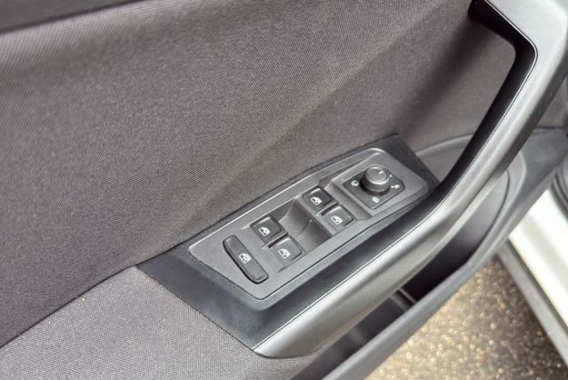 VOLKSWAGEN T-ROC NEW TSI 150 DSG LIFE PLUS