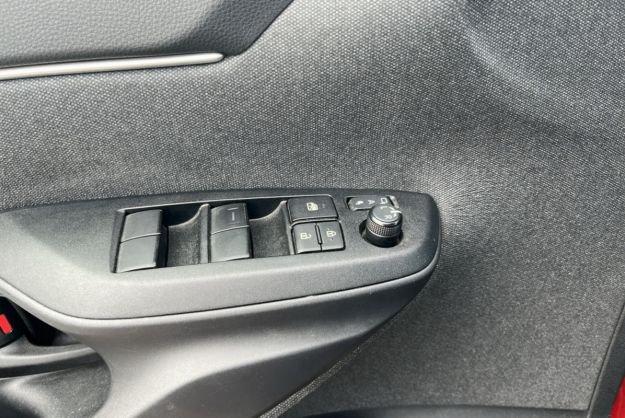 TOYOTA YARIS CROSS 1.5 116 HYBRID DESIGN AWD