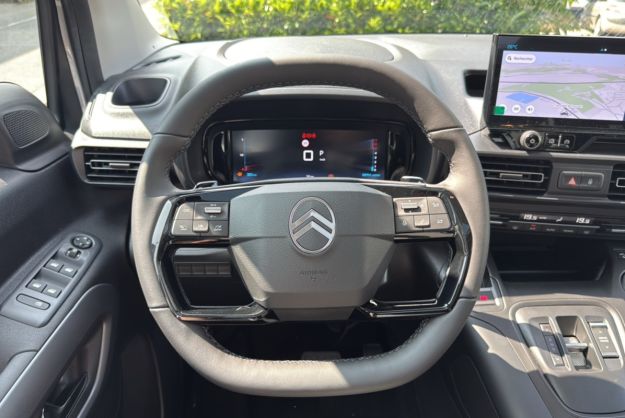 CITROEN BERLINGO HDI 130 EAT8 MAX SURÉQUIPÉ