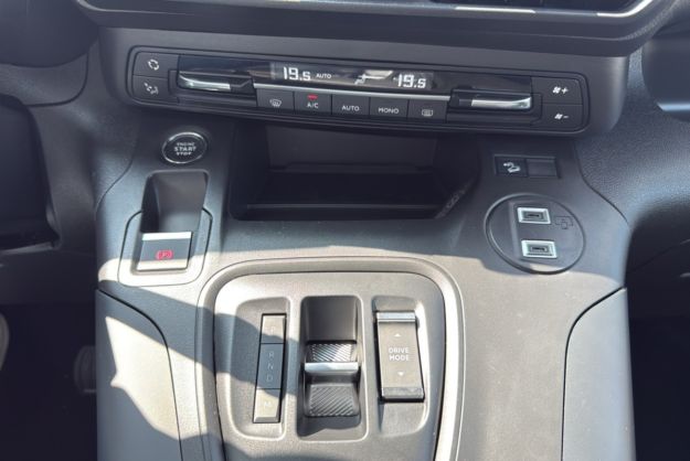 CITROEN BERLINGO HDI 130 EAT8 MAX SURÉQUIPÉ