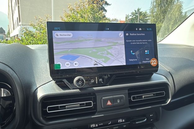 CITROEN BERLINGO HDI 130 EAT8 MAX SURÉQUIPÉ