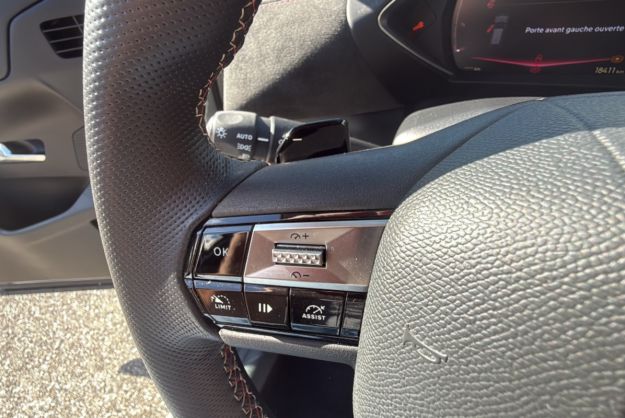 DS DS3 130 EAT8 PERFORMANCE LINE