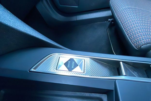 DS DS3 130 EAT8 PERFORMANCE LINE