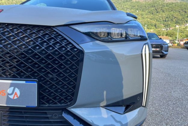 DS DS3 130 EAT8 PERFORMANCE LINE