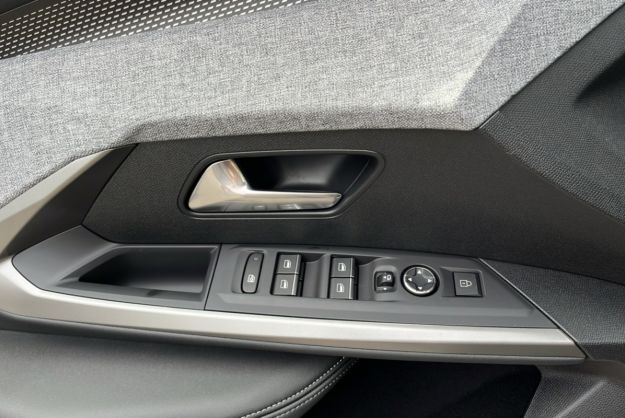 PEUGEOT 5008 HYBRID 145 E-DCS6 GT 360 7PL