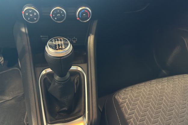 RENAULT CAPTUR TCE 90 LIMITED CAMERA