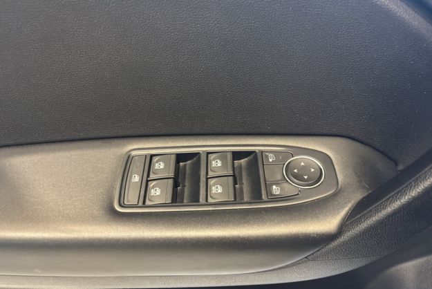 RENAULT CAPTUR TCE 90 LIMITED CAMERA