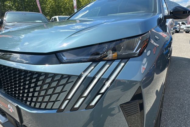 PEUGEOT 5008 HYBRID 145 E-DCS6 ALLURE PLUS
