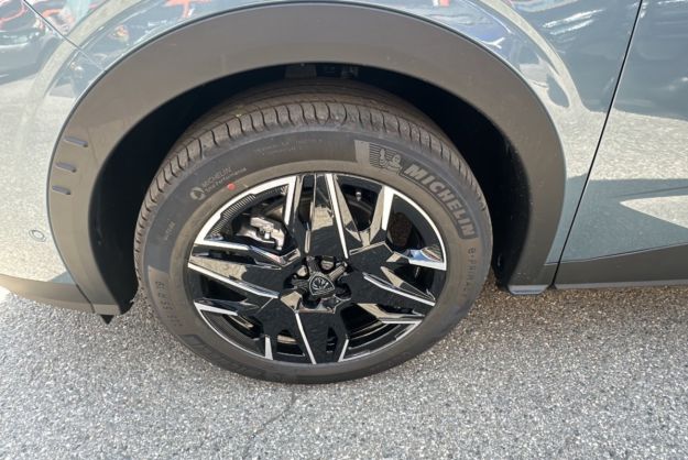 PEUGEOT 5008 HYBRID 145 E-DCS6 ALLURE PLUS