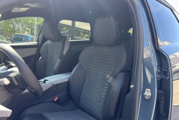 PEUGEOT 5008 HYBRID 145 E-DCS6 ALLURE PLUS