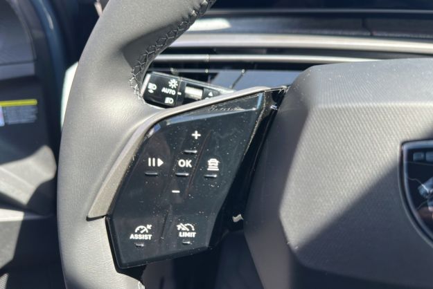 PEUGEOT 5008 HYBRID 145 E-DCS6 ALLURE PLUS