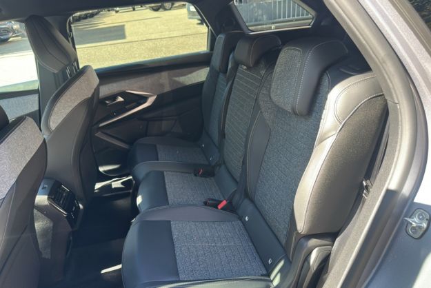 PEUGEOT 5008 HYBRID 145 E-DCS6 ALLURE PLUS