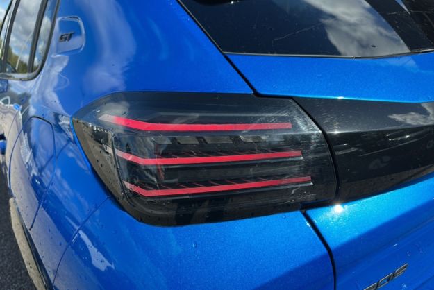 PEUGEOT 208 HYBRID 136 E-DSC6 GT PLUS