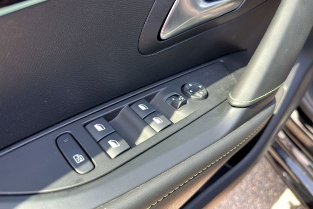 PEUGEOT 208 HYBRID 136 E-DSC6 GT PLUS
