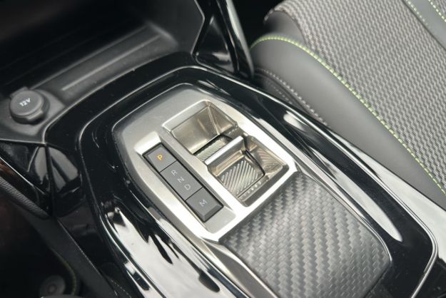 PEUGEOT 208 HYBRID 136 E-DSC6 GT PLUS