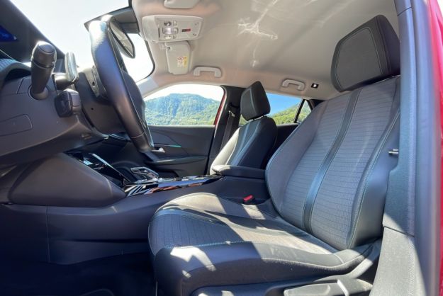 PEUGEOT 2008 130 EAT8 ALLURE PACK
