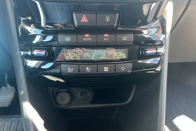 PEUGEOT 2008 1.5 HDI 100 SIGNATURE