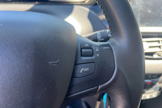 PEUGEOT 2008 1.5 HDI 100 SIGNATURE