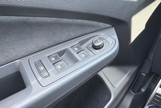 VOLKSWAGEN GOLF E-TSI 150 DSG R-LINE