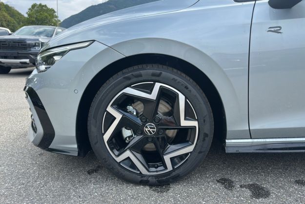 VOLKSWAGEN GOLF E-TSI 150 DSG R-LINE