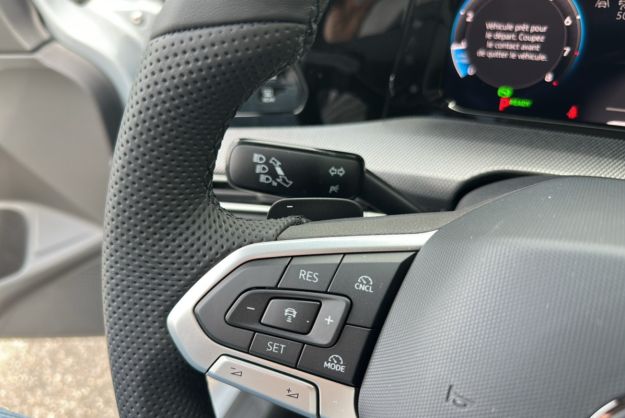 VOLKSWAGEN GOLF E-TSI 150 DSG R-LINE