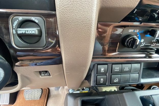 TOYOTA LAND CRUISER GRJ 79 LX SIMPLE CABINE 4.0 V6 231 FULL OPTIONS
