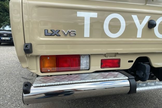 TOYOTA LAND CRUISER GRJ 79 LX SIMPLE CABINE 4.0 V6 231 FULL OPTIONS