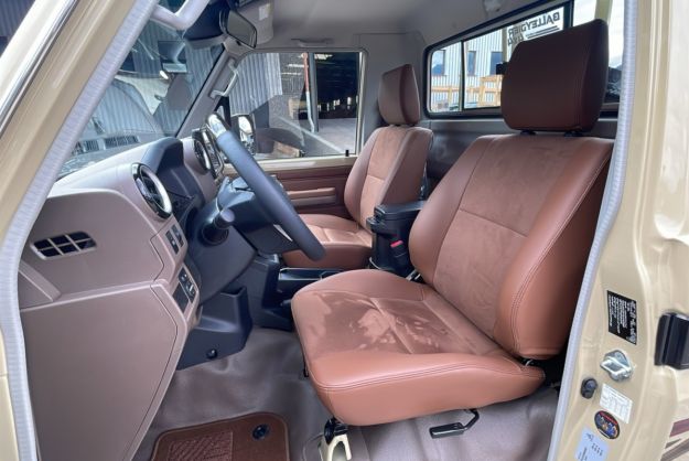 TOYOTA LAND CRUISER GRJ 79 LX SIMPLE CABINE 4.0 V6 231 FULL OPTIONS