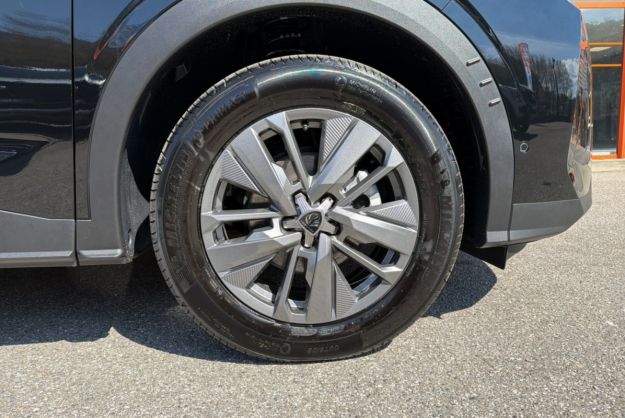 PEUGEOT 5008 HYBRID 145 E-DCS6 ALLURE PLUS